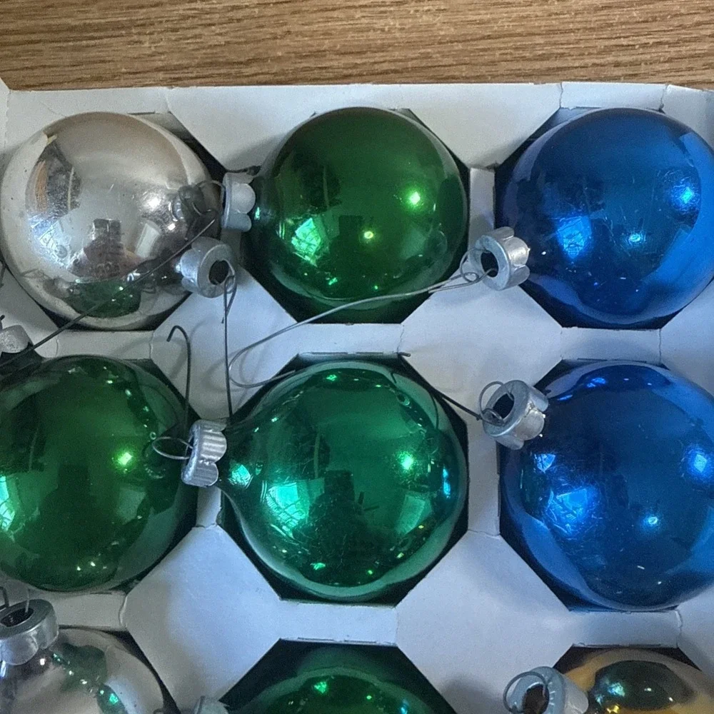 Vintage Noelle 12 Christmas Round Ornaments Glass Assorted Colors USA‎